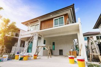 Hausfassade mit Baugerüst