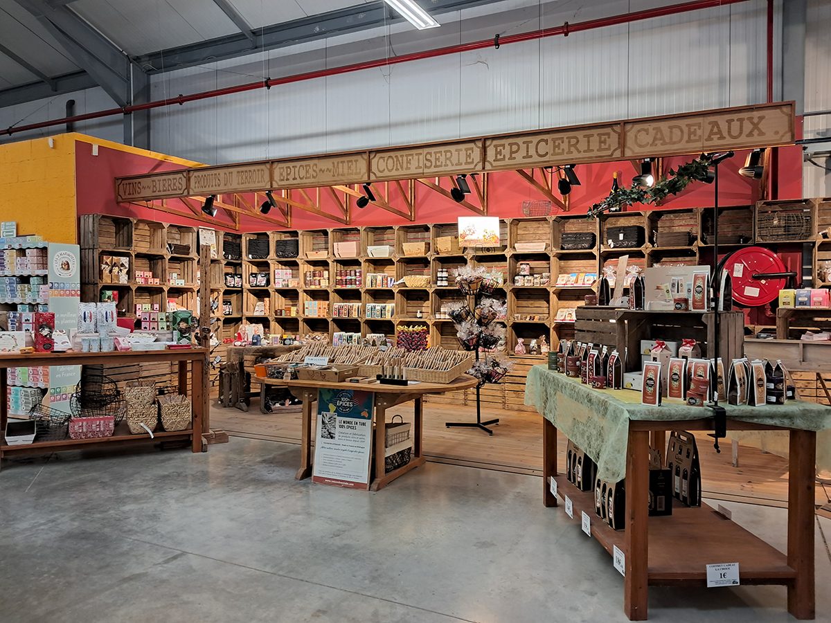 Rayon épicerie fine du magasin Au Comptoir du jardinier