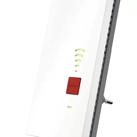 ein weißer Wlan-Repeater mit einem roten Knopf darauf .