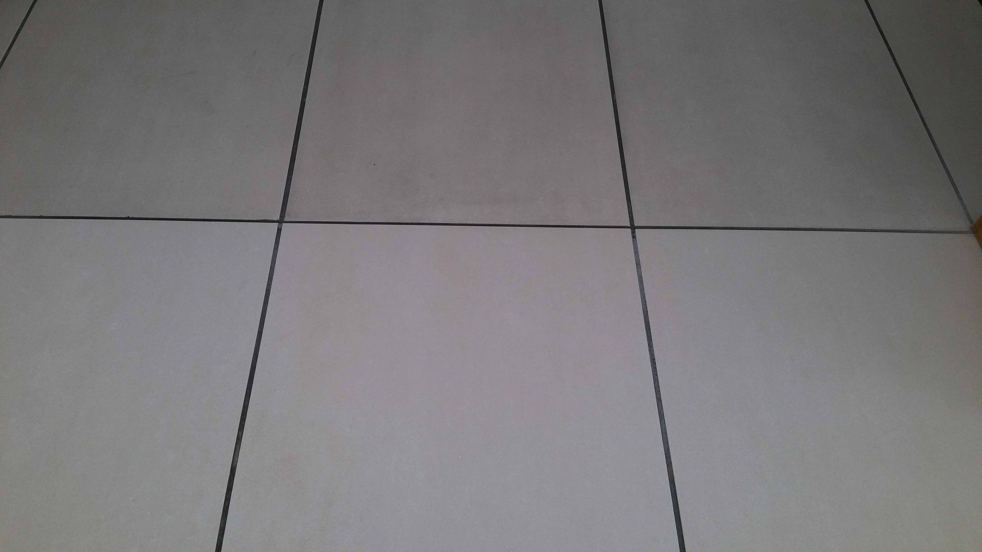 Pulizia Pavimento in gress prima e dopo - De Stefano G.M. - Impresa di pulizia Bellinzona