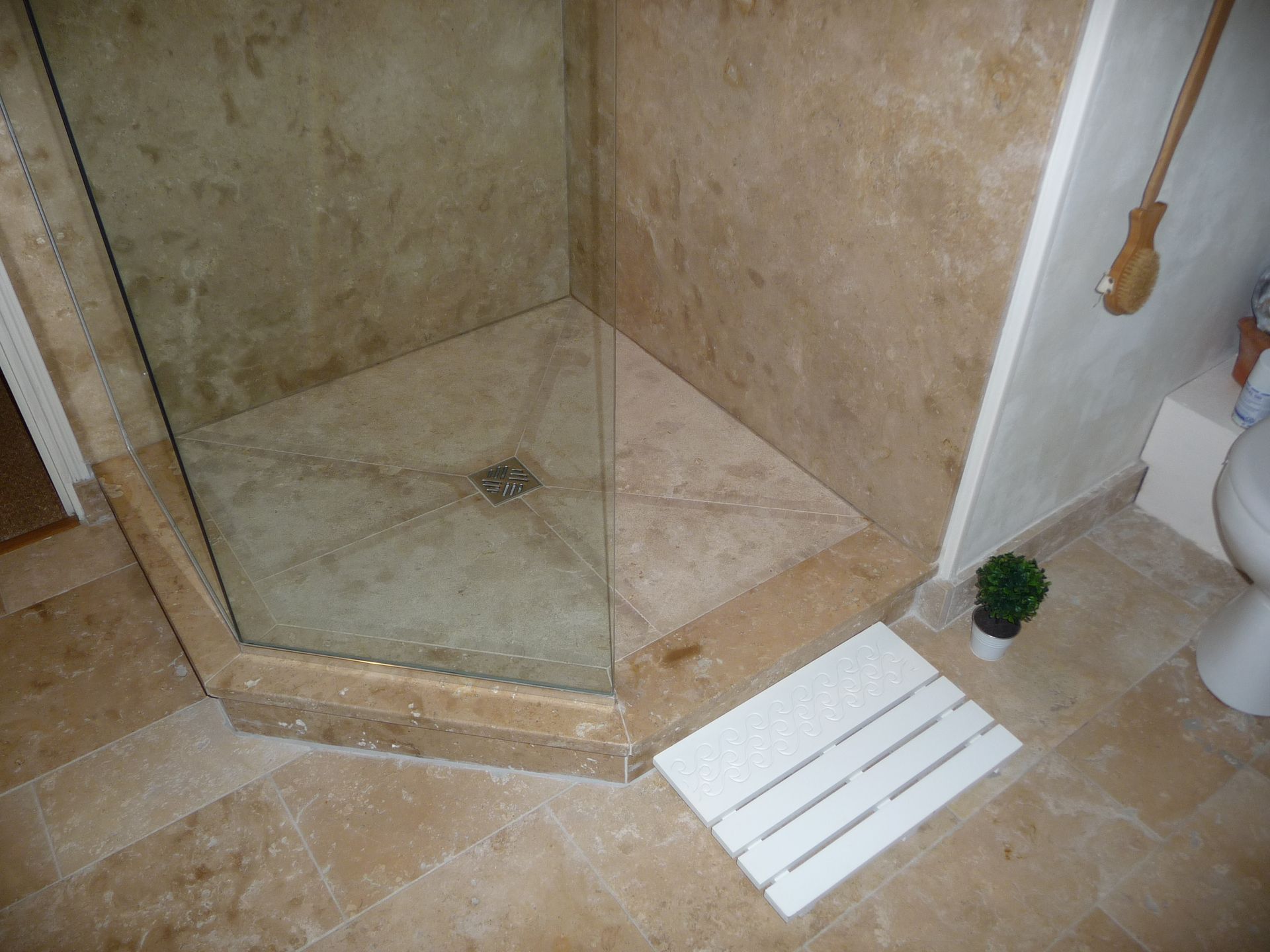 Bade douche en pierre etffet marbré