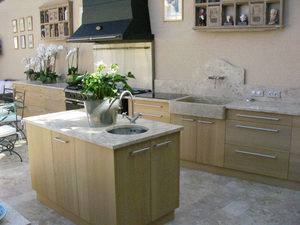 Cuisine entière pierre et bois