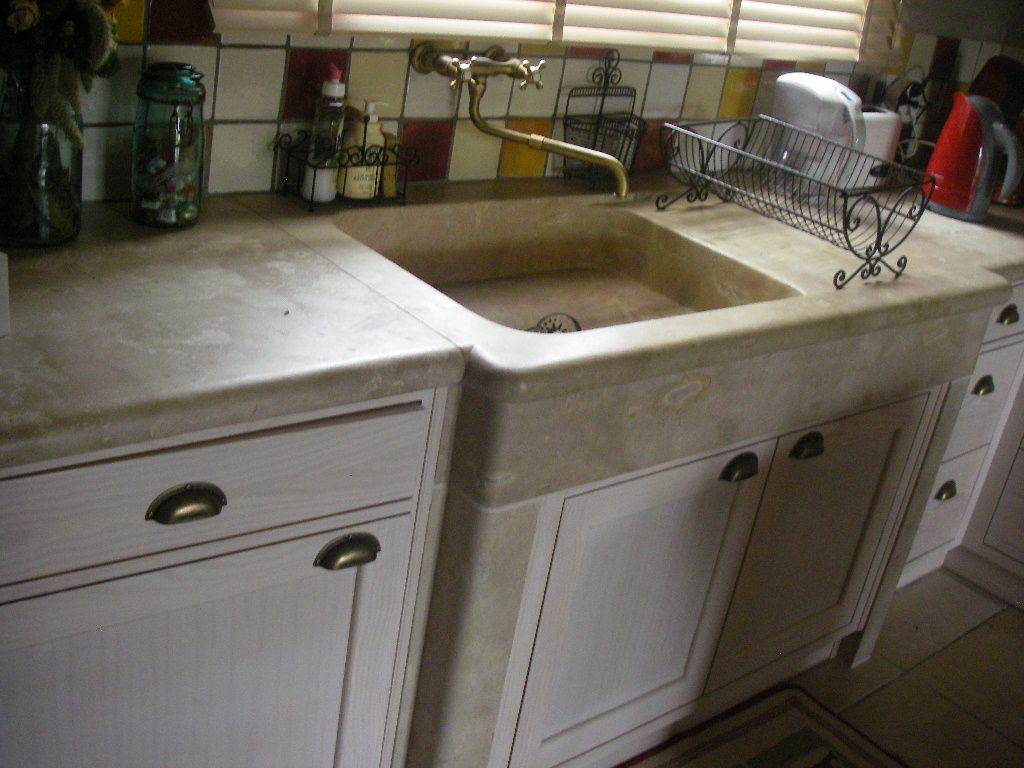 Plan de travail pierre couleur crème