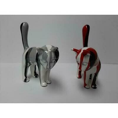 Chats gris et rouges