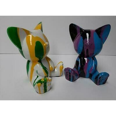 Chats jaunes et violets