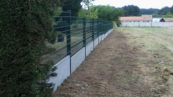 Clôture de séparation qui remplace la haie