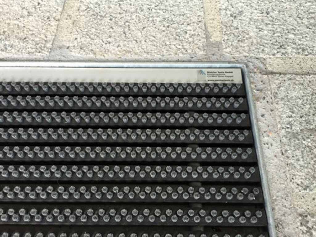 Schmutzschleusen - Bürstenmatte in Kombi mit Rahmen