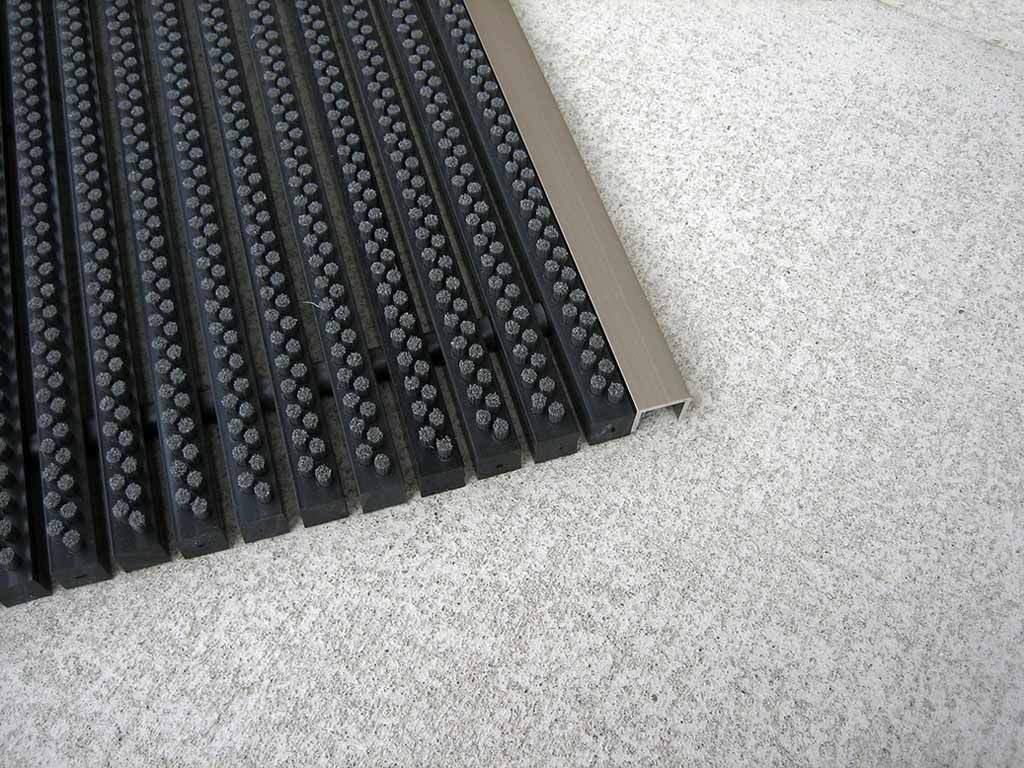 Schmutzschleusen - Bürstenmatte Abschluss U-Profil