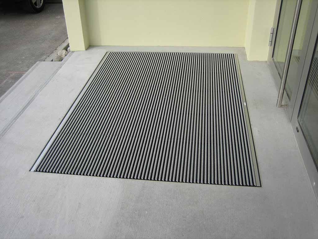 Schmutzschleusen - Bürstenmatte Lichtensteig 1