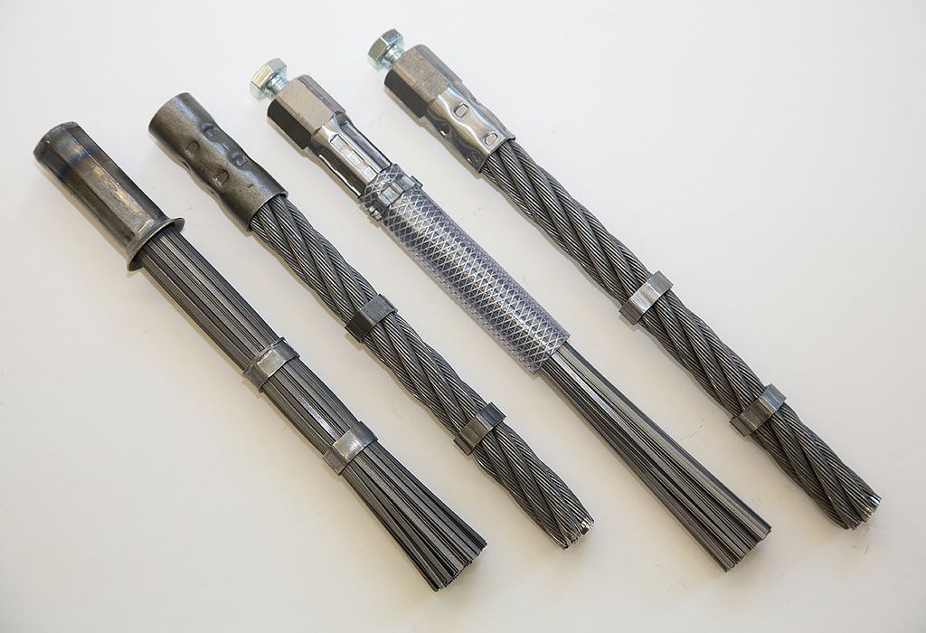 Strassenreinigung - Unkrautbüschel u. Seile