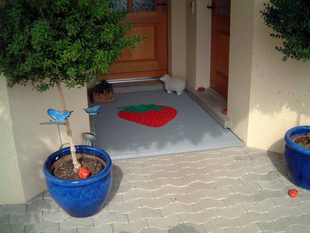 Schmutzschleusen - Bürstenmatte Logo Erdbeere