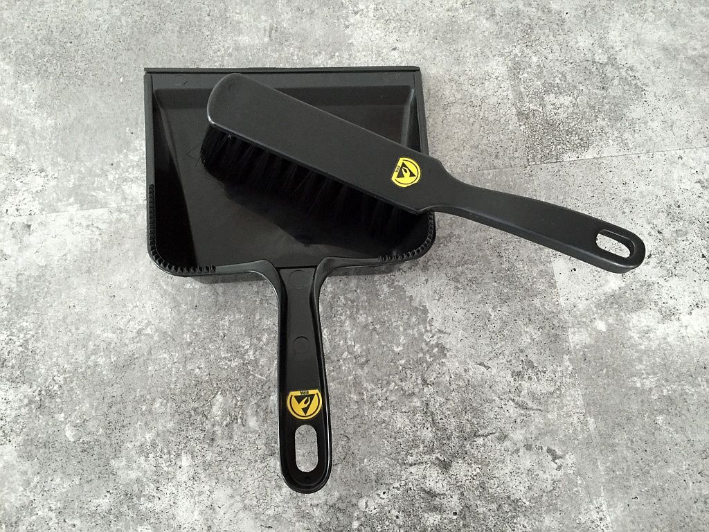 Hygiene - Besen ESD - leitfähig - Mettler Tools GmbH - Toggenburg