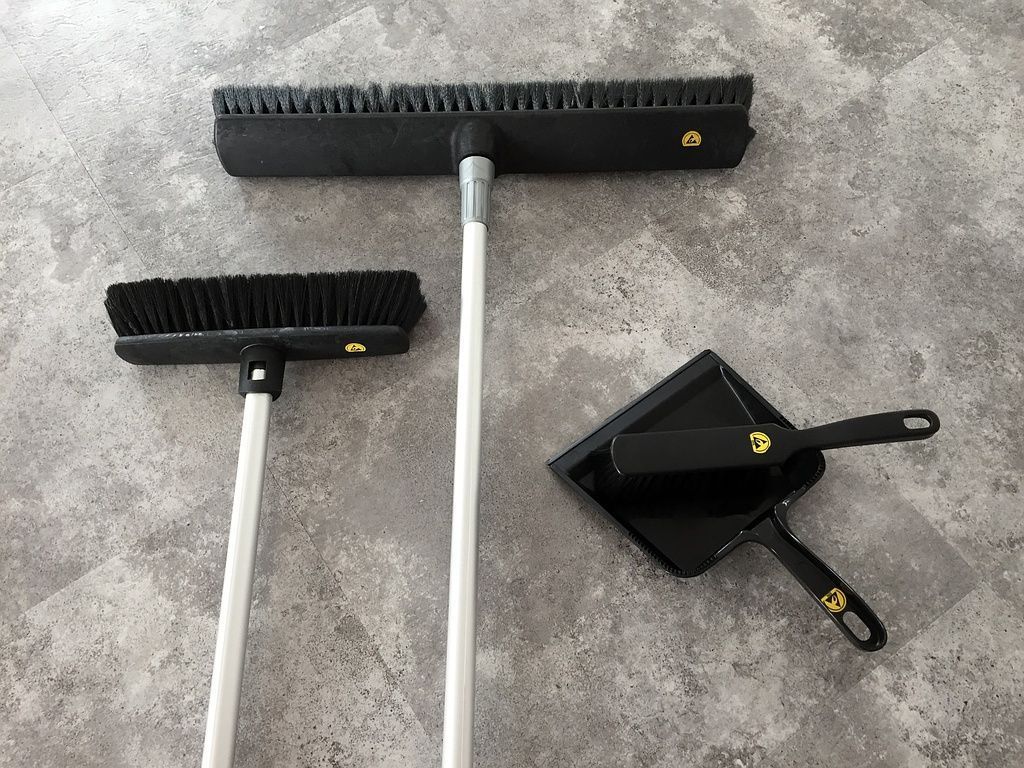 Hygiene - Besen ESD - leitfähig - Mettler Tools GmbH - Toggenburg
