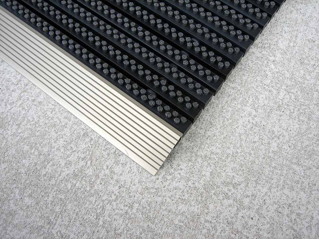 Schmutzschleusen - Bürstenmatte Abschluss Anlauf-Profil