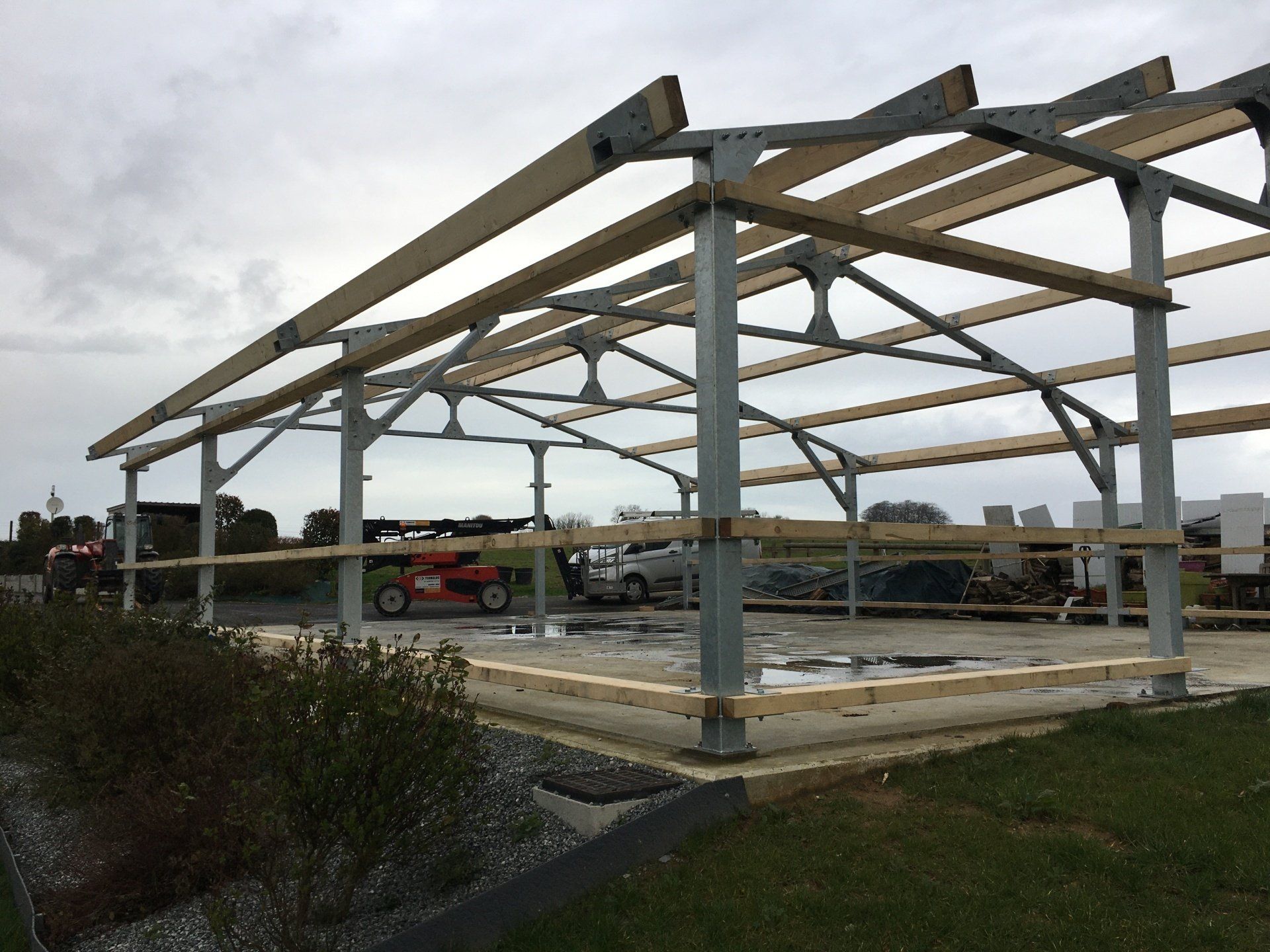 Montage d'un bâtiment, structure en métal