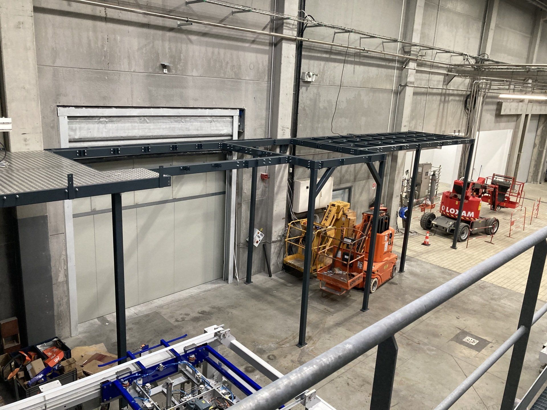 Plateforme IPN dans un entrepôt