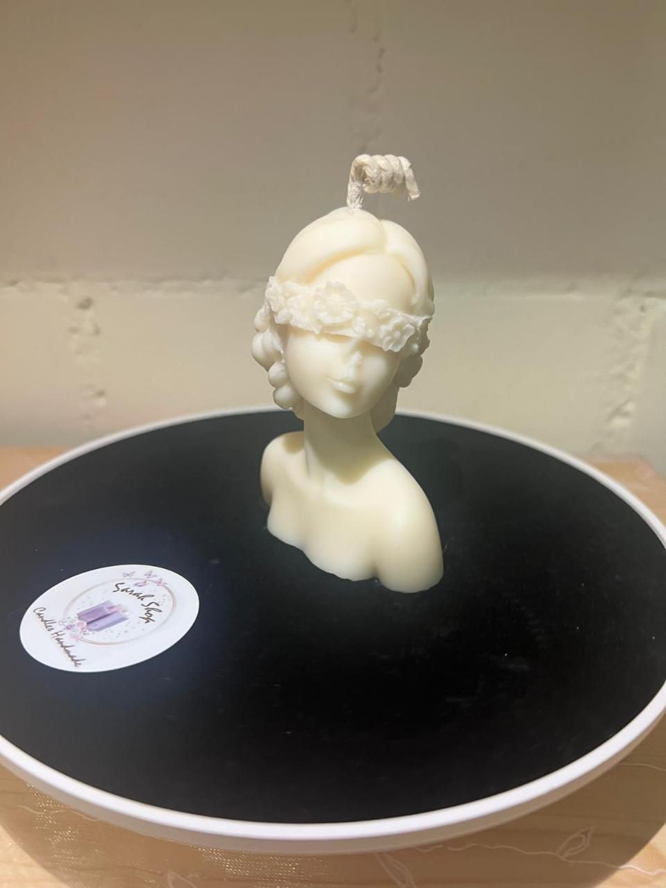 Kerze von Sarah Shop mit Frauenform