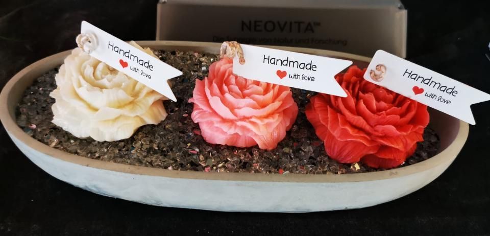 Kerzen von Sarah Shop mit Blumenform