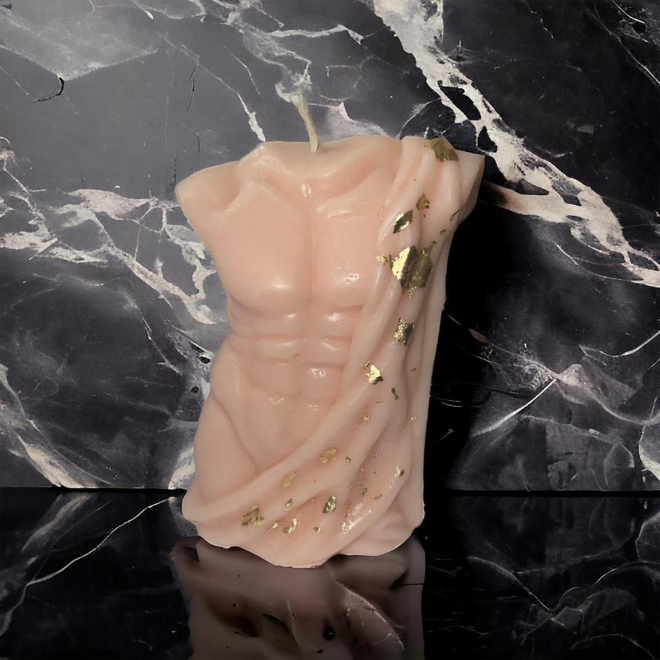 Kerze von Sarah Shop mit Körperform