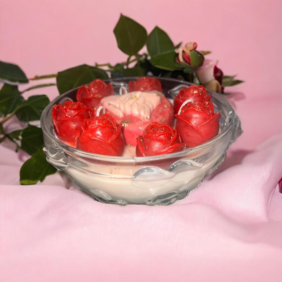 Kerzen von Sarah Shop mit Blumenform