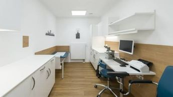 Behandlungsraum der Dr. med. Christian Höfling Facharzt für Urologie, medikamentöse Tumortherapie, Andrologie und Palliativmedizin