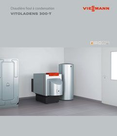 Chaudière à condensation Viessmann Vitoladens 300-T dans une pièce blanche, avec un ballon d'eau chaude et un autre appareil.