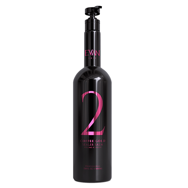 Una botella negra con el número 2 en ella