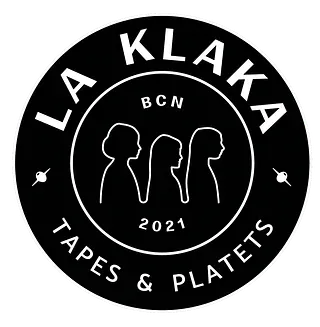 Un logotipo en blanco y negro para una empresa llamada La Klaka Tapes and Platets.