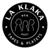 Un logotipo en blanco y negro para una empresa llamada La Klaka Tapes and Platets.