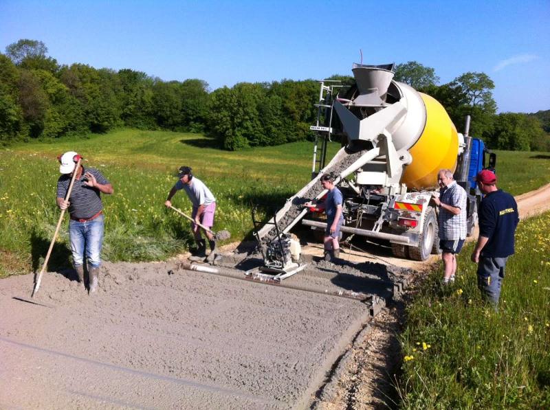 Fabrication et livraison de béton prêt à l'emploi pour route