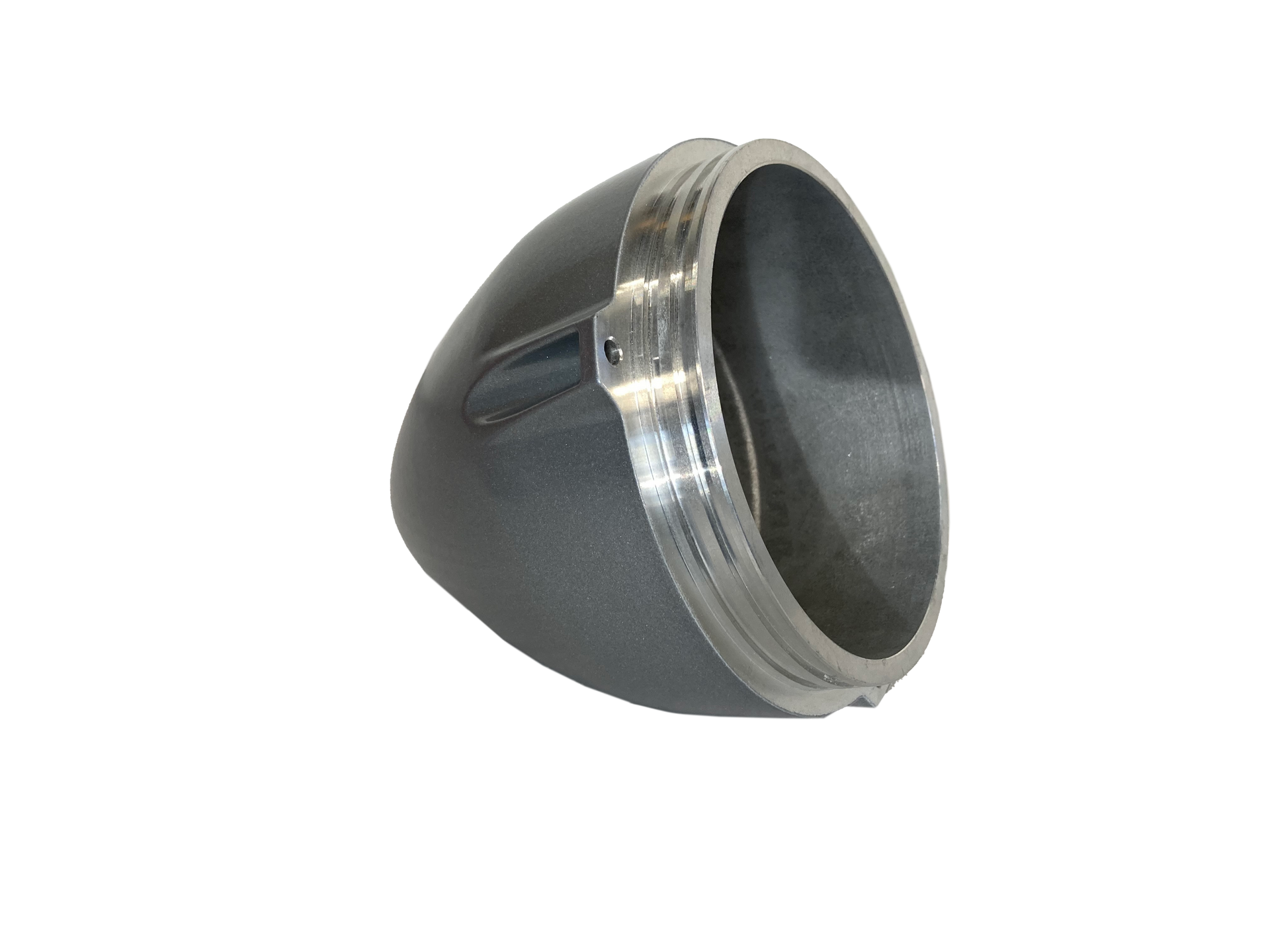 Eine Nahaufnahme eines Metallgegenstands auf weißem Hintergrund