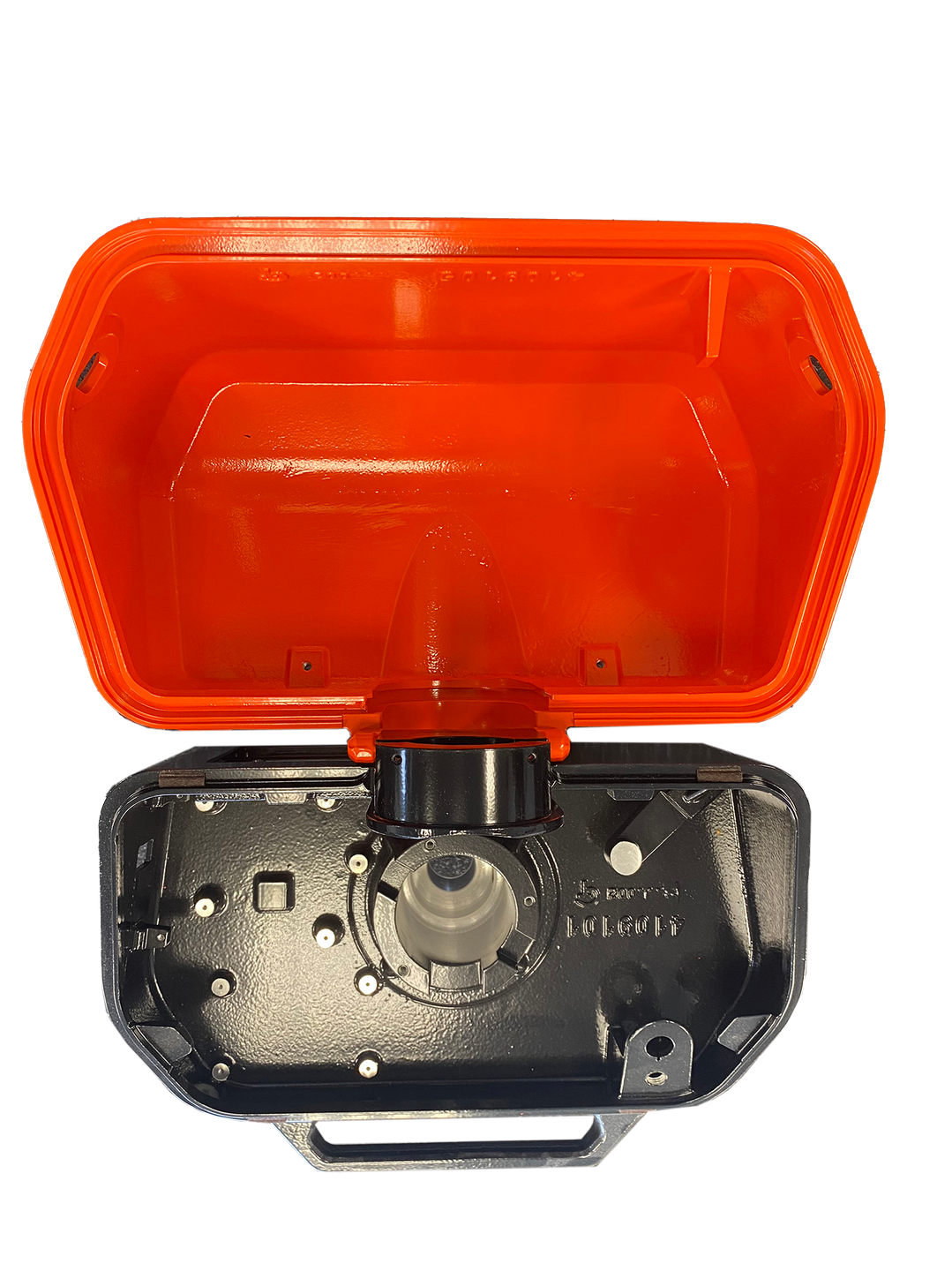 Ein rot-schwarzer Behälter mit geöffnetem Deckel auf weißem Hintergrund.