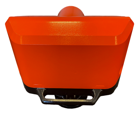 Ein orangefarbener Behälter mit schwarzem Griff auf weißem Hintergrund