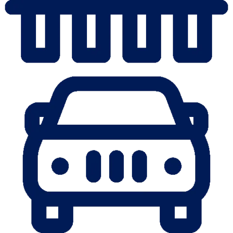 Coche siendo lavado en un lavadero de coches.