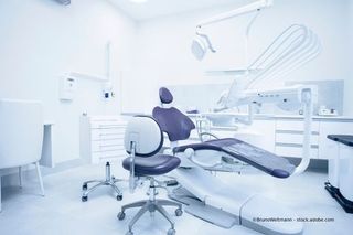 Behandlungsraum in einer Zahnarztpraxis