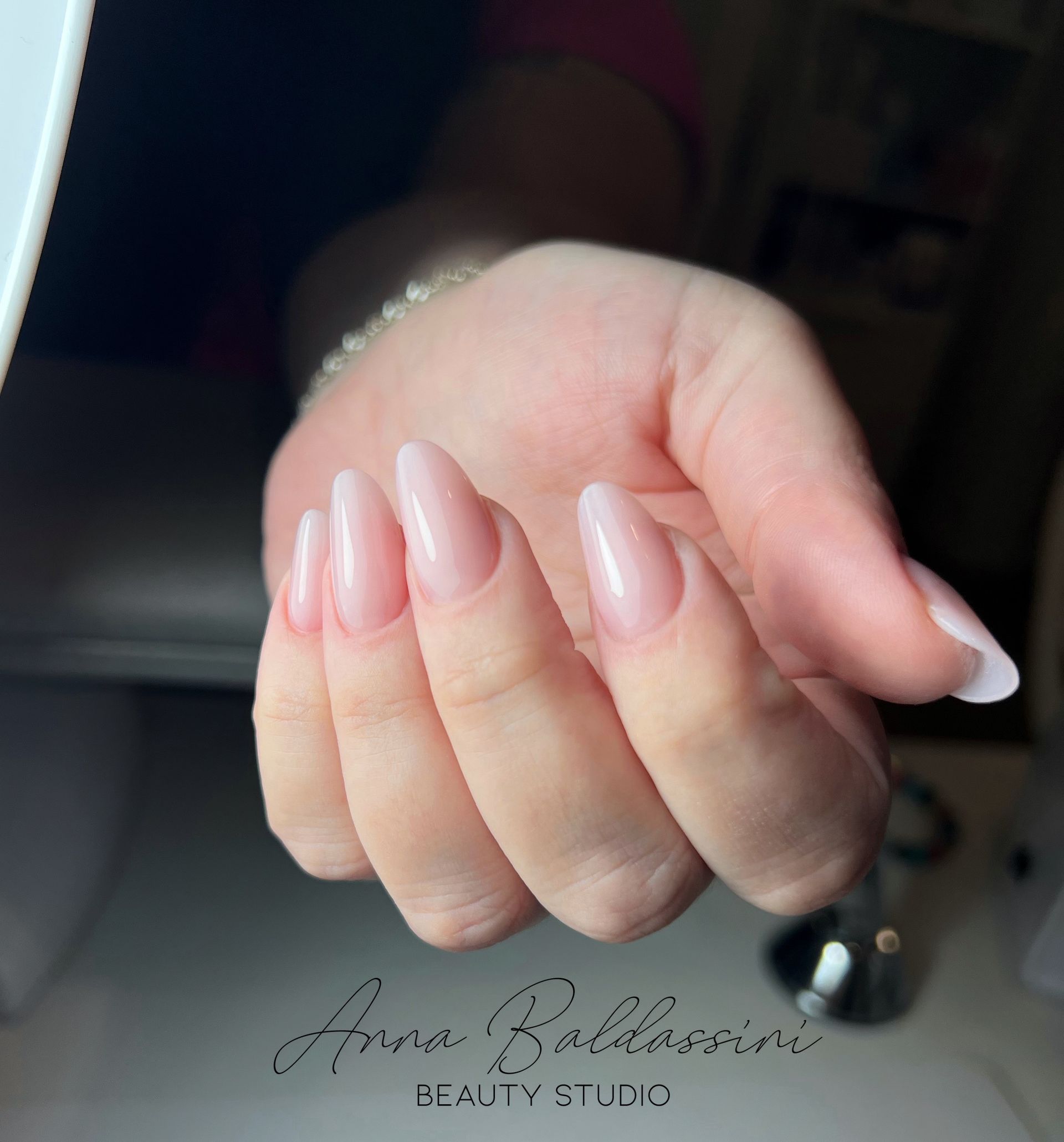 Manicure rosa naturale
