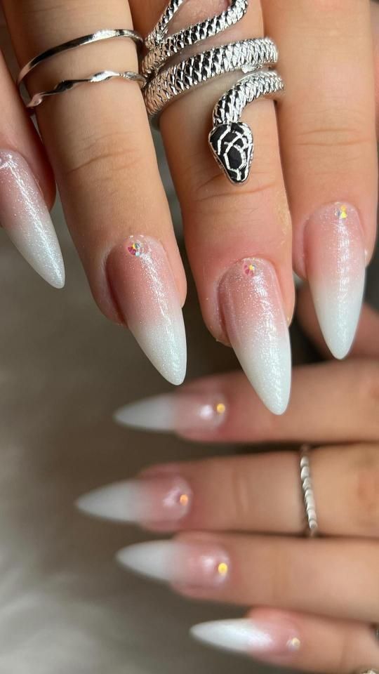 Manicure classica ,
Riempimento unghie corte,
Riempimento unghie lunghe,