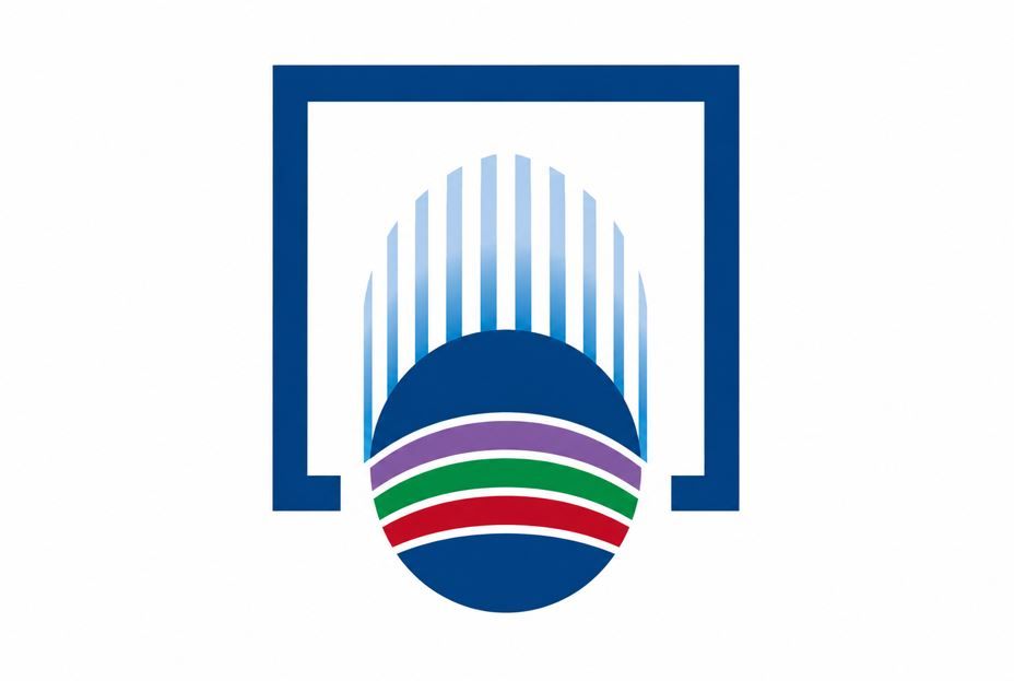 Logotipo cuadrado azul con un edificio blanco estilizado y bandas curvas rojas, verdes y moradas.