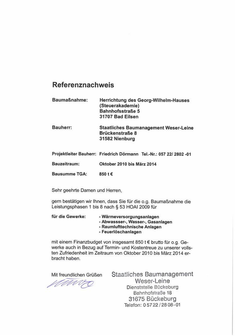 Ein schwarzweißes Dokument mit einer Unterschrift darauf.