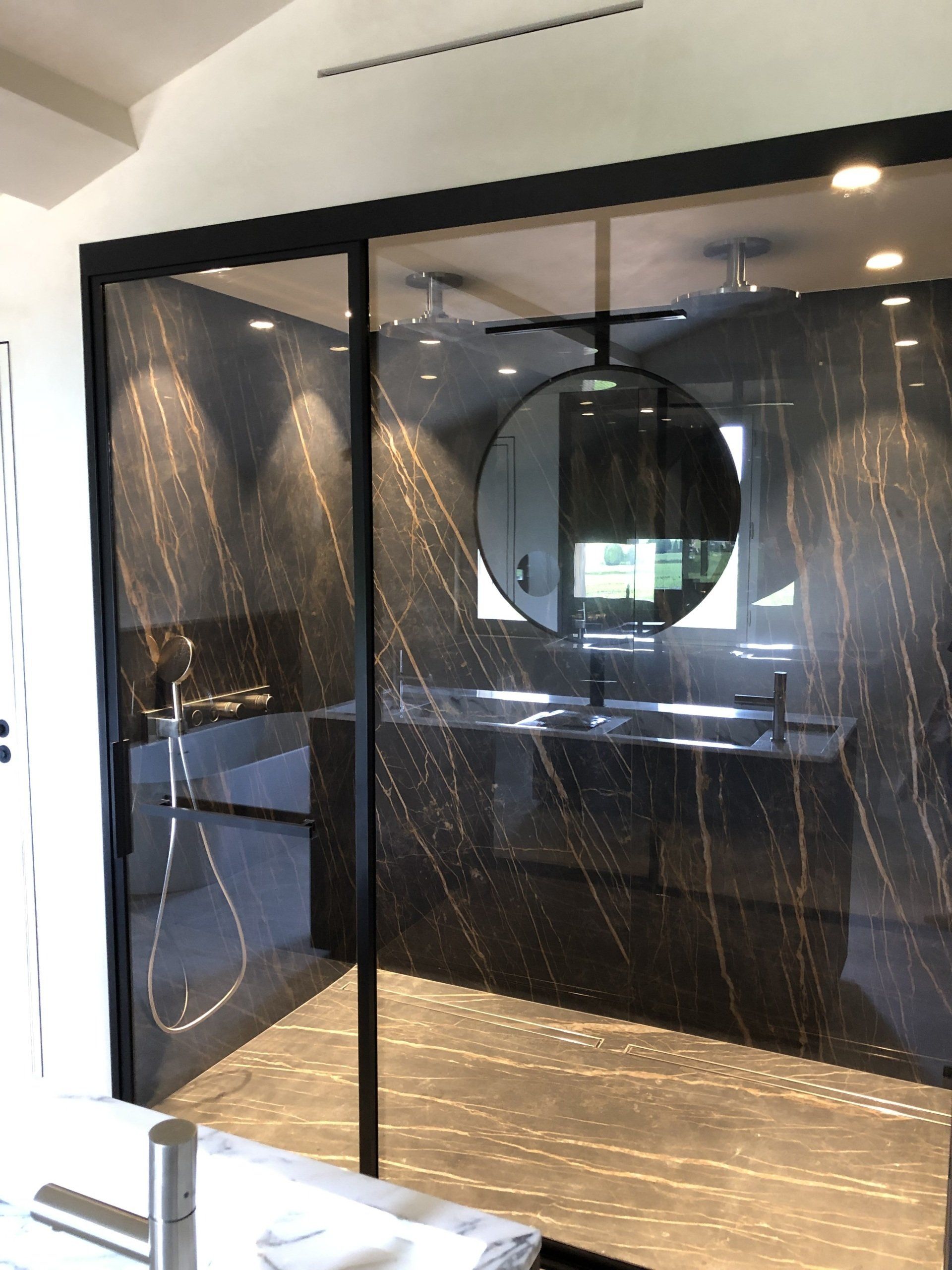 Salle de bains effet marbre