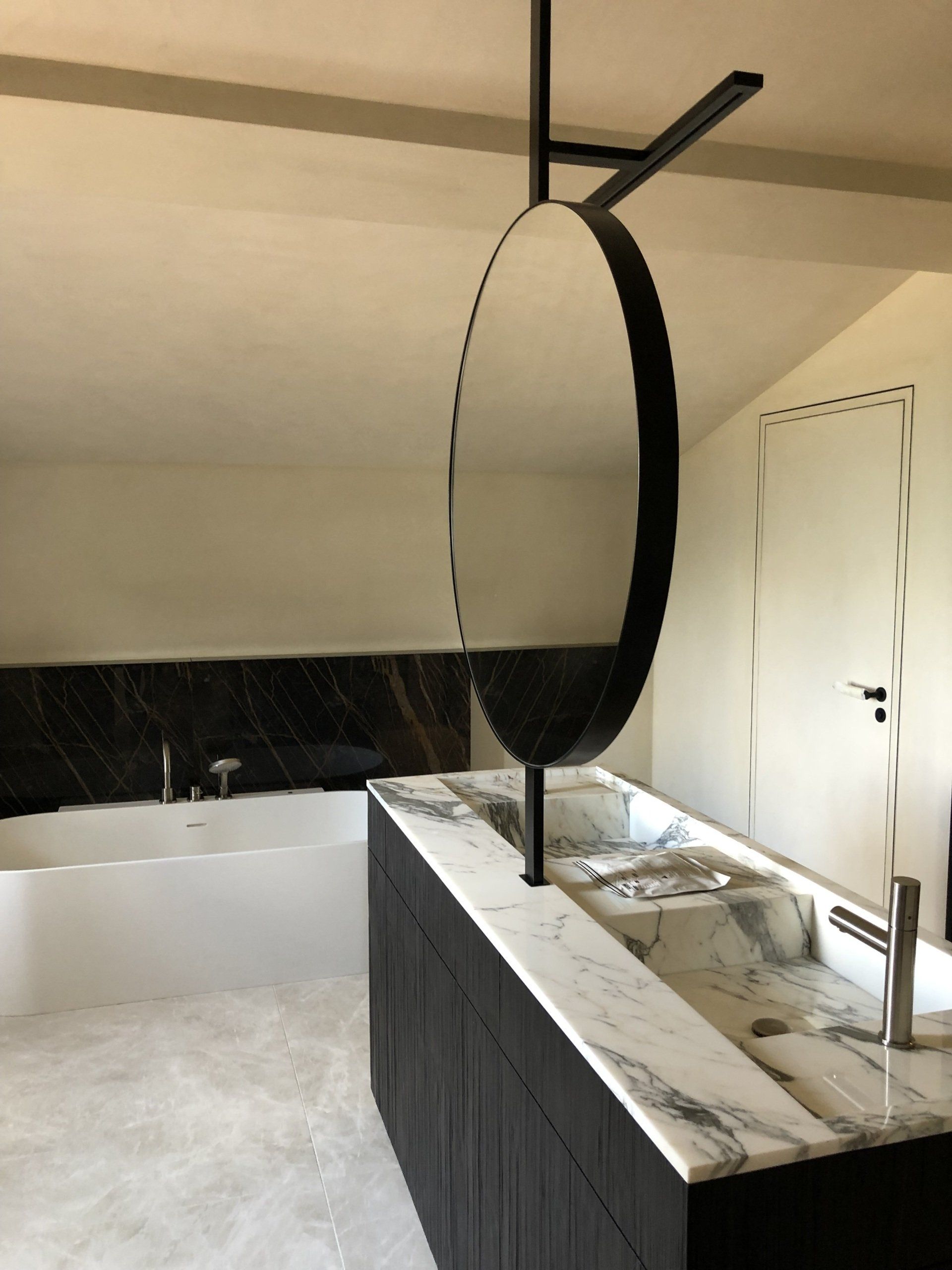 Salle de bains vue de profil