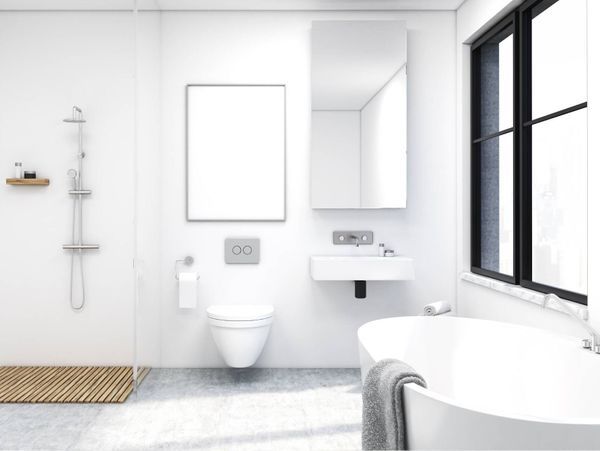 Weißes, modernes Badezimmer