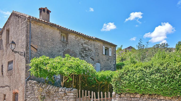 Maison en grès et en schiste