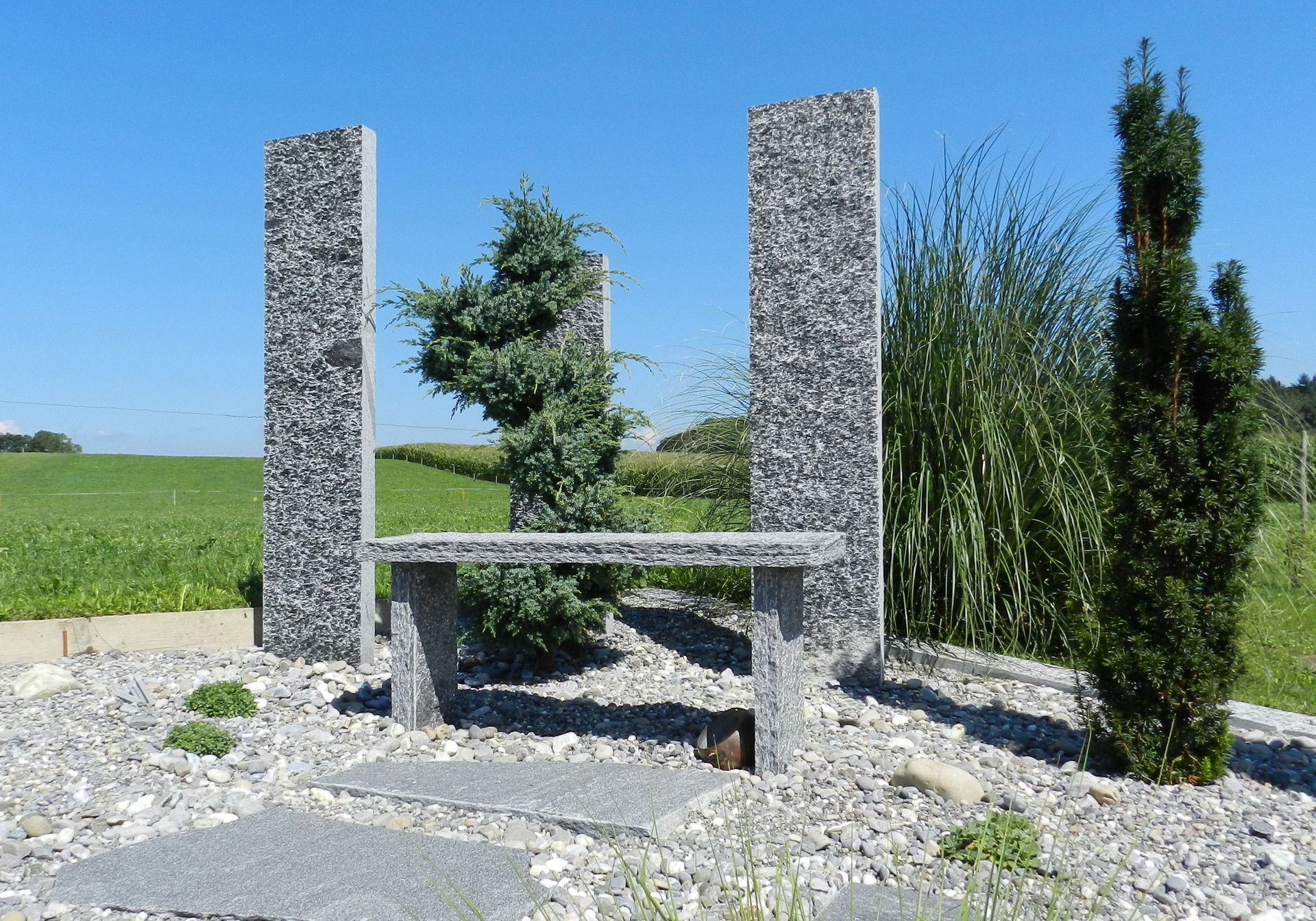 Steintisch - Vetsch Gärten AG