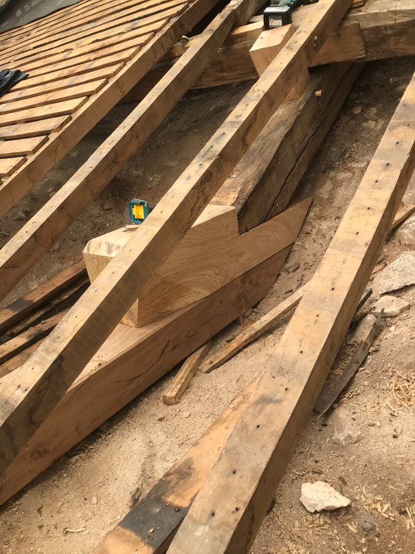 Charpente chêne sur toiture abbaye de Fontgombault