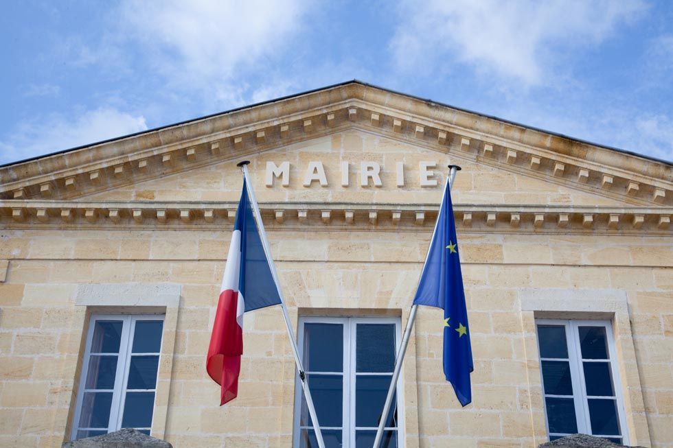 Fronton d'une mairie