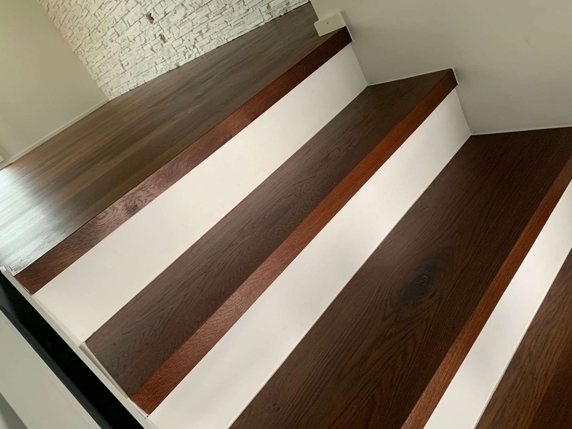 Treppenstufen mit Parkett von Parkettboden Oberi