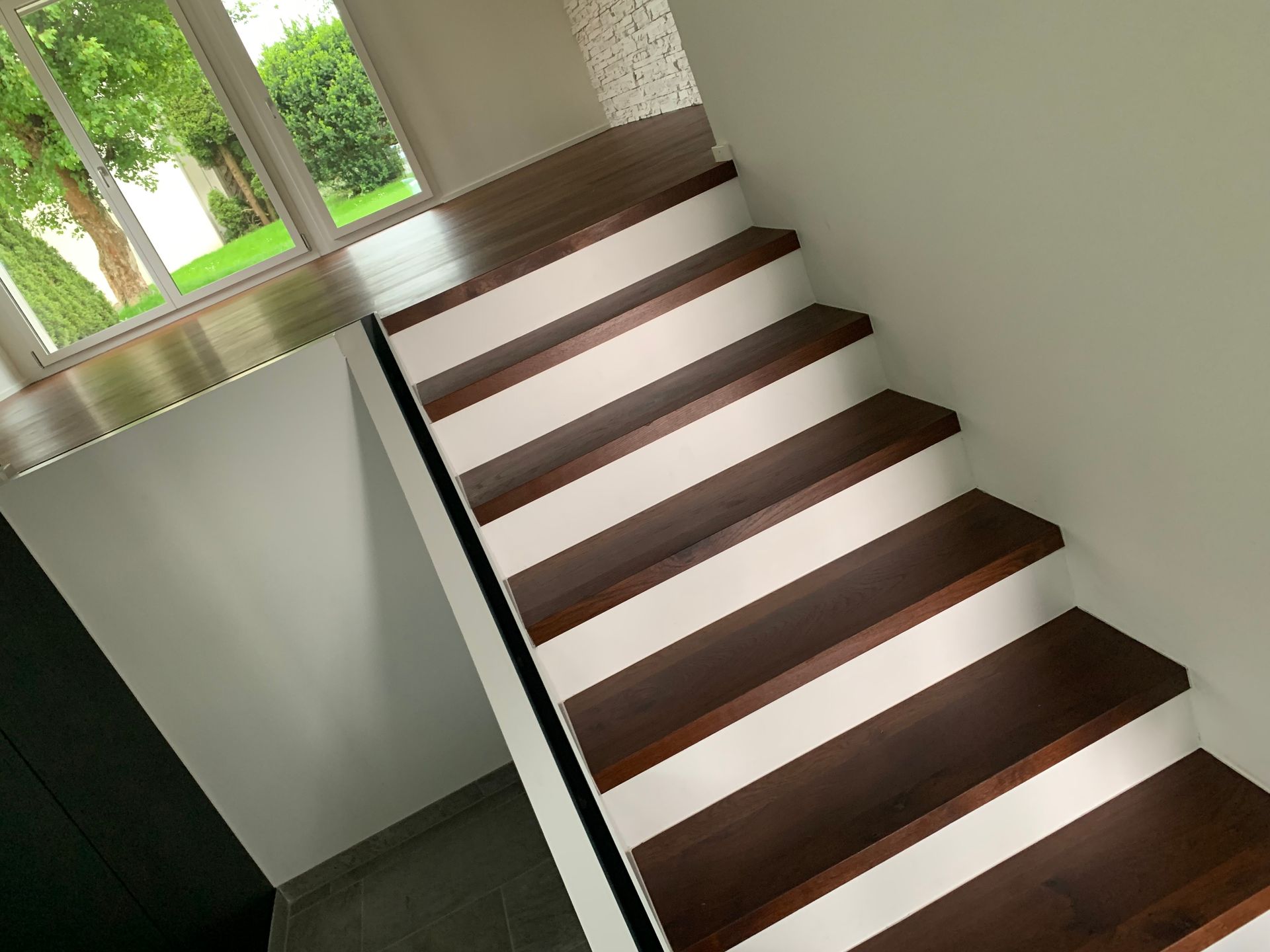 Treppenstufen mit Parkett von Parkettboden Oberi