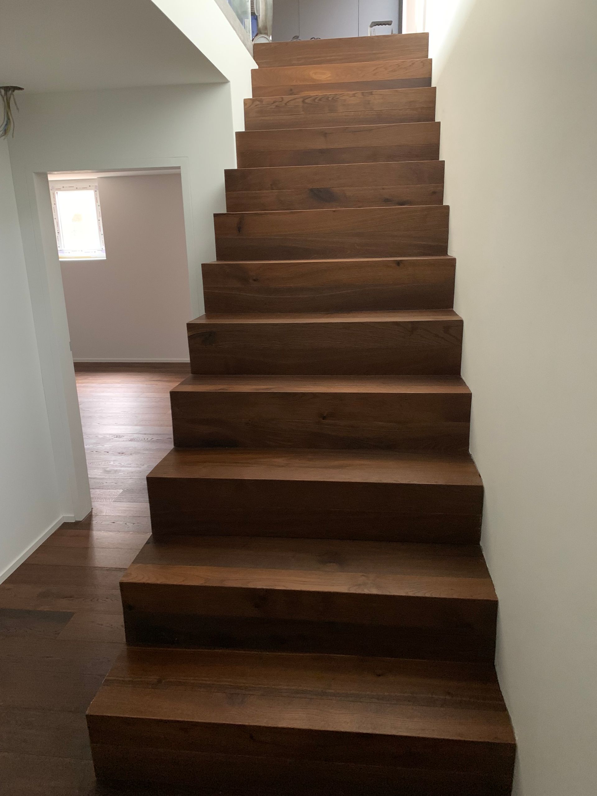 Treppenstufen mit Parkett von Parkettboden Oberi