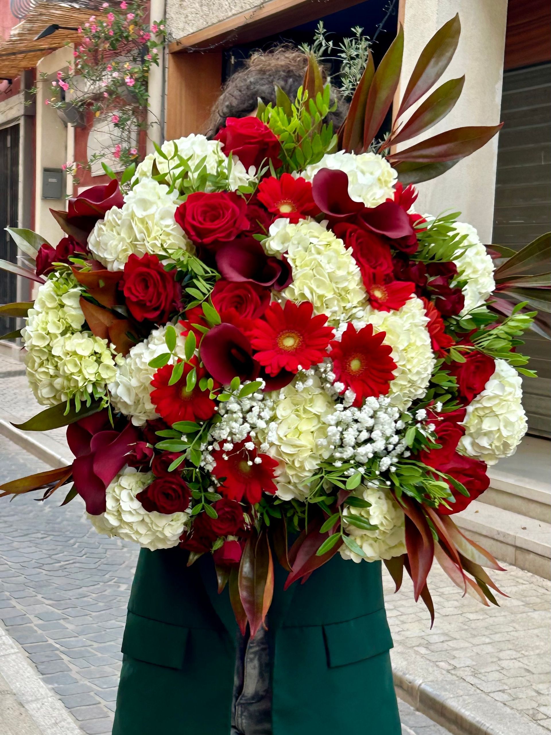 Bouquet de fleurs rouges et blanches